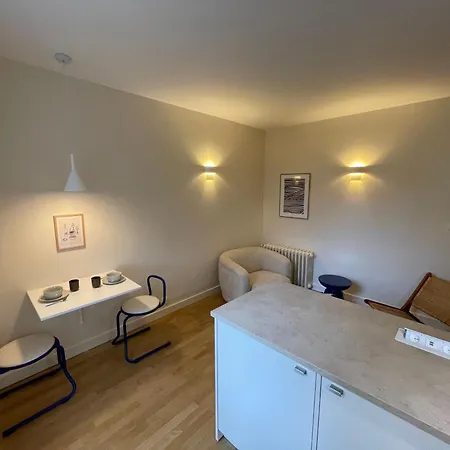 Ajania, Appt Avec Parking Et Petit Jardin Prive Apartamento Caen