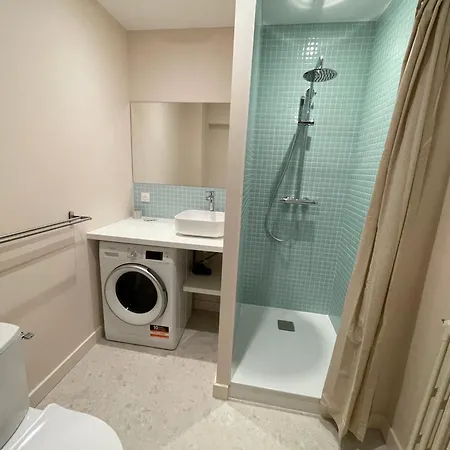 Ajania, Appt Avec Parking Et Petit Jardin Prive *