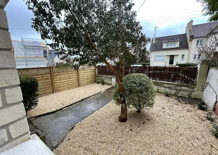 Ajania, Appt Avec Parking Et Petit Jardin Prive Apartment *